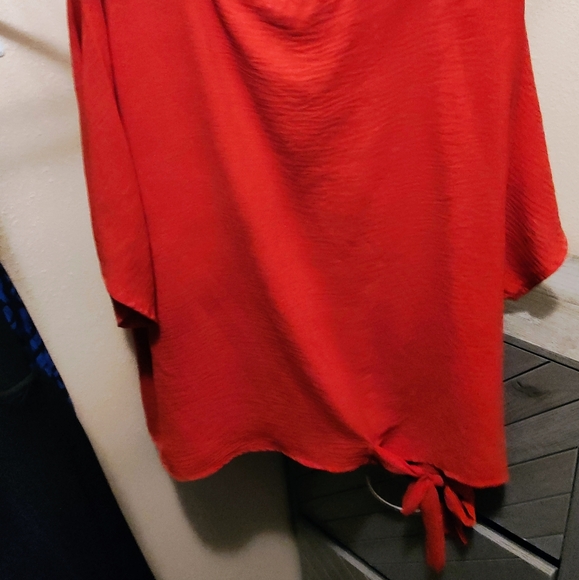 Red top - Picture 2 of 2